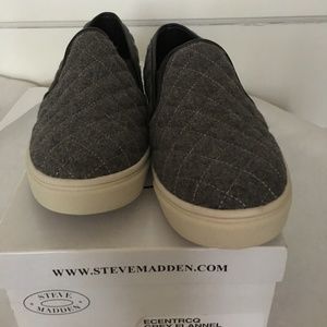 STEVE MADDEN ECENTRCQ GREY FLANNEL SNEAKER NWOT 8